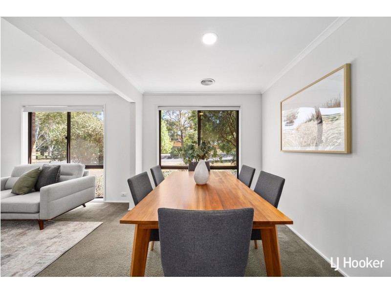 11 Sloane Place, Florey ACT 2615
