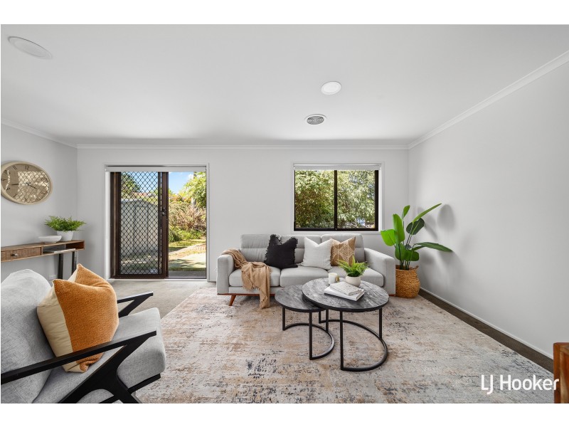 11 Sloane Place, Florey ACT 2615