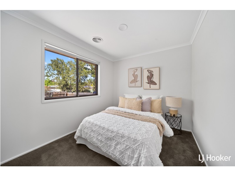 11 Sloane Place, Florey ACT 2615