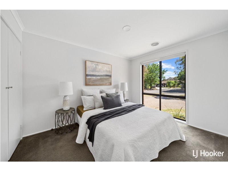 11 Sloane Place, Florey ACT 2615