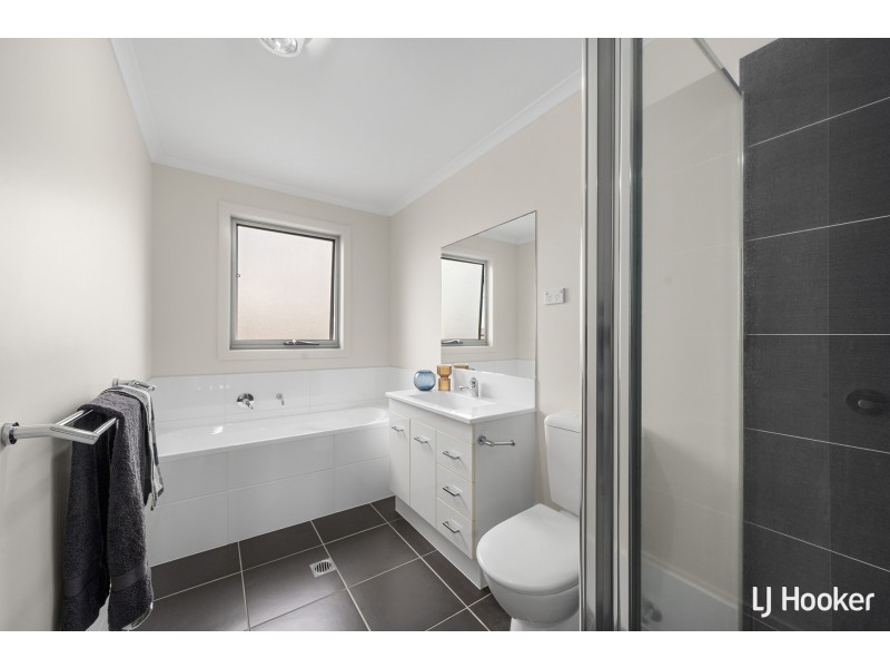 53 Cazneaux Crescent, Weston ACT 2611