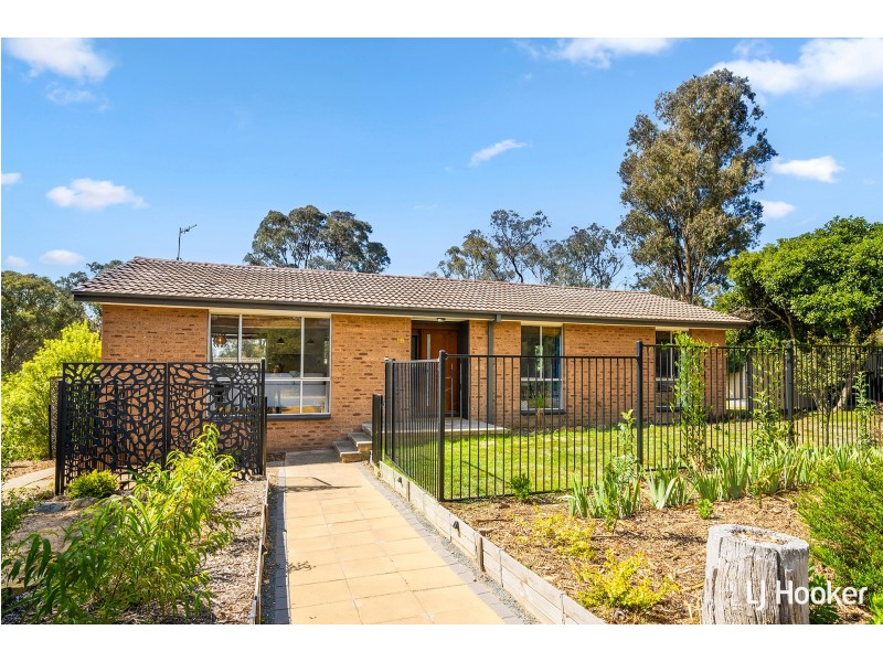 19 Bettington Circuit, Charnwood ACT 2615