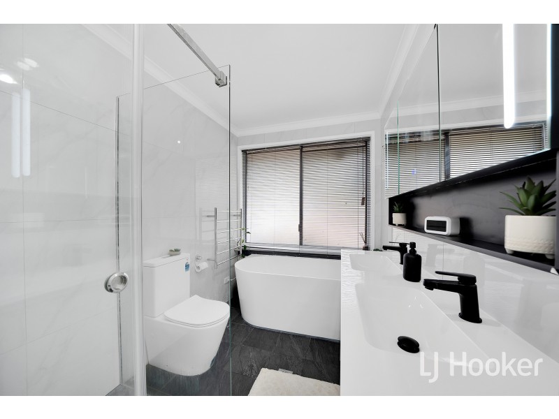 37 Dalley Crescent, Latham ACT 2615