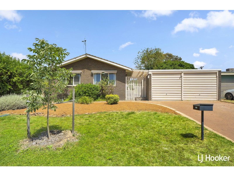 18 Hirschfeld Crescent, Macgregor ACT 2615