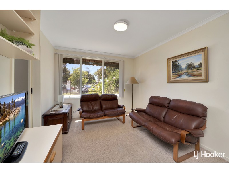 18 Hirschfeld Crescent, Macgregor ACT 2615