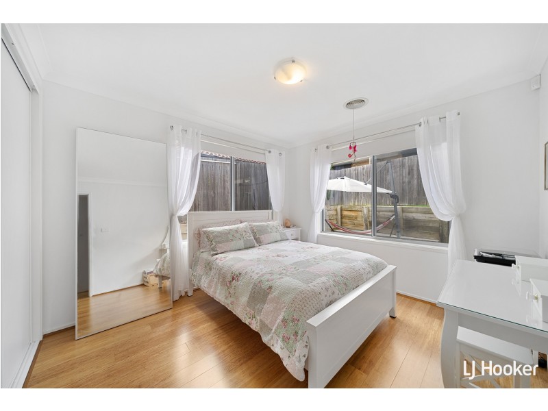 8 Bryan Hudson Street, Macgregor ACT 2615