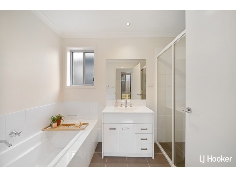 8 Bryan Hudson Street, Macgregor ACT 2615