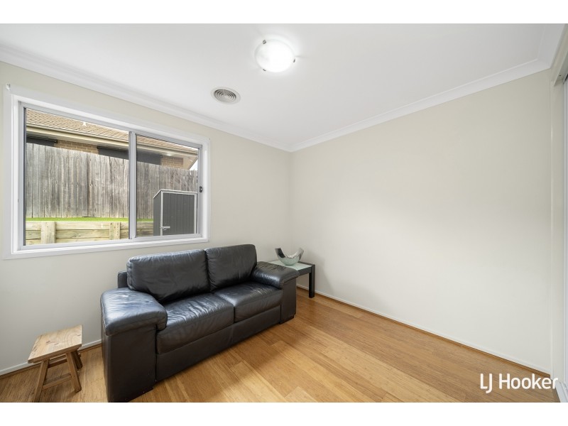 8 Bryan Hudson Street, Macgregor ACT 2615