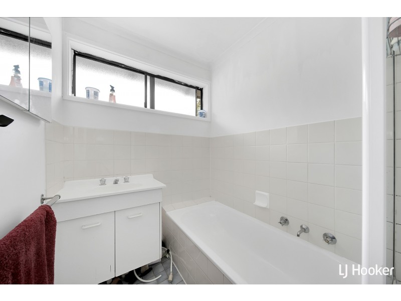 10 Emmott Place, Charnwood ACT 2615