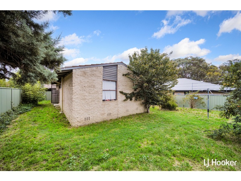 10 Emmott Place, Charnwood ACT 2615