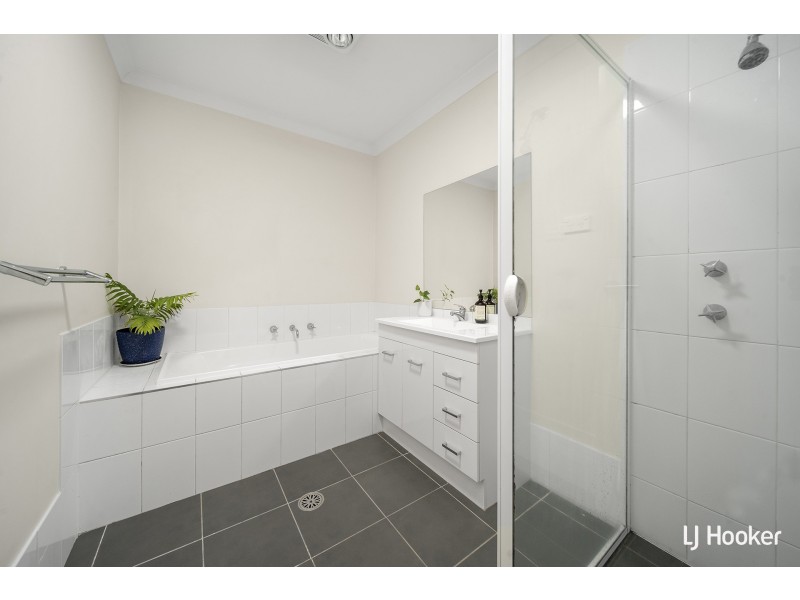 10/204 Macfarlane Burnet Avenue, Macgregor ACT 2615