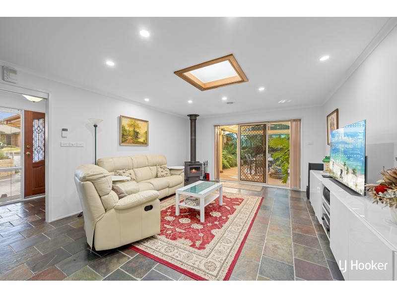 8 Hickson Place, Monash ACT 2904