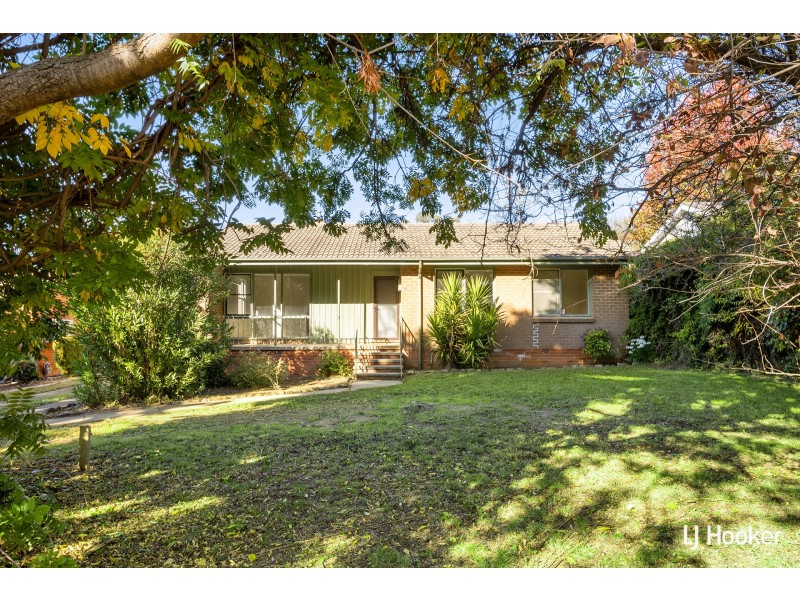 8 Crowther Place, Curtin ACT 2605