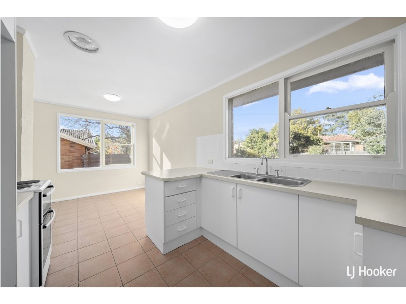 8 Crowther Place, Curtin ACT 2605