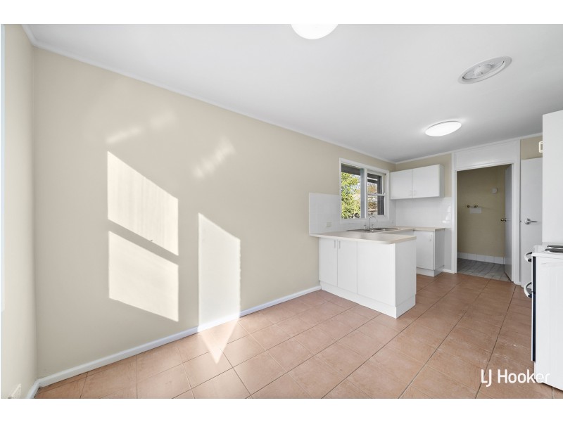 8 Crowther Place, Curtin ACT 2605