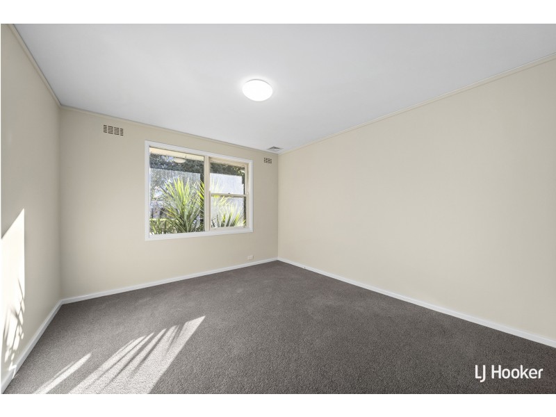 8 Crowther Place, Curtin ACT 2605