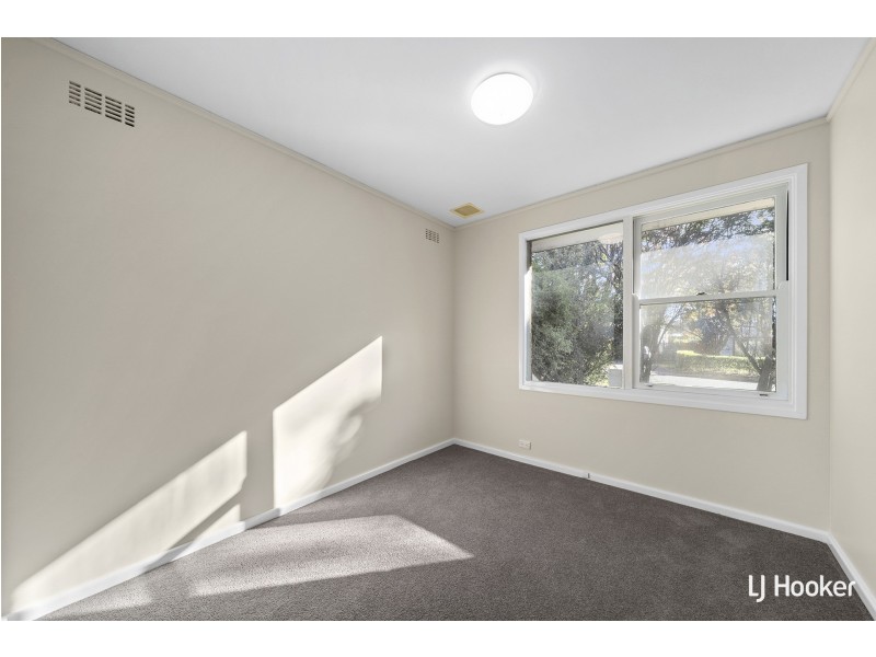 8 Crowther Place, Curtin ACT 2605