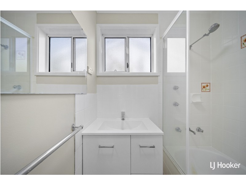 8 Crowther Place, Curtin ACT 2605