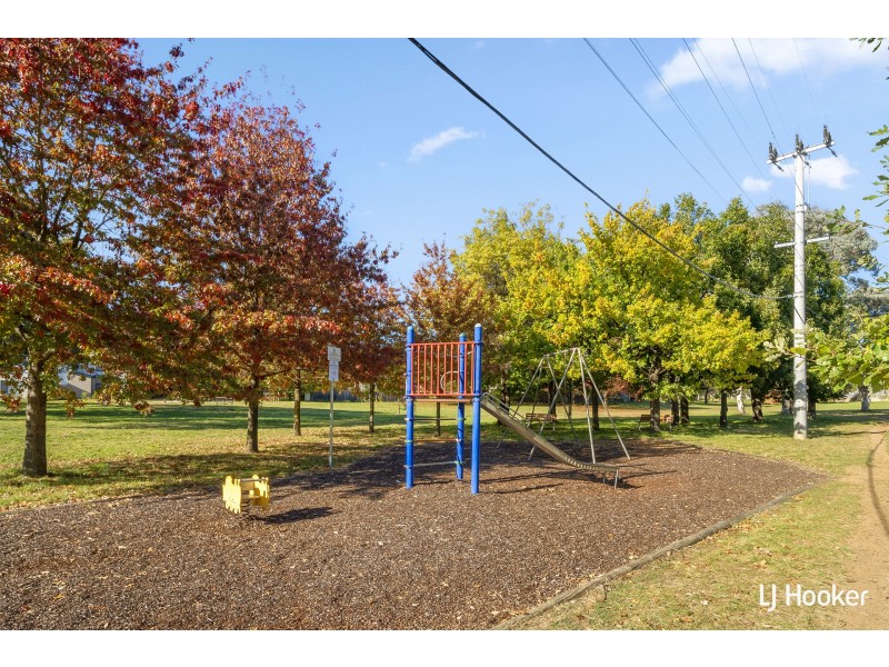 8 Crowther Place, Curtin ACT 2605