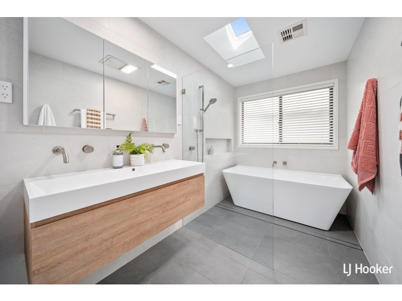 16 Whittell Crescent, Florey ACT 2615