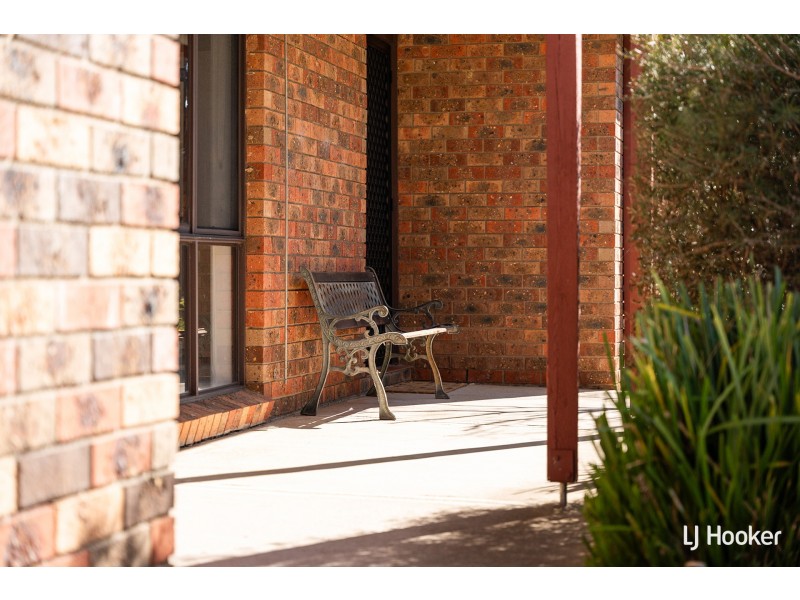 16 Whittell Crescent, Florey ACT 2615