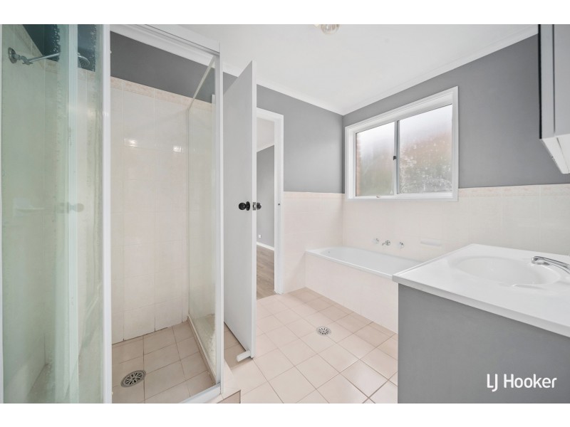 24 Britten-Jones Drive, Holt ACT 2615