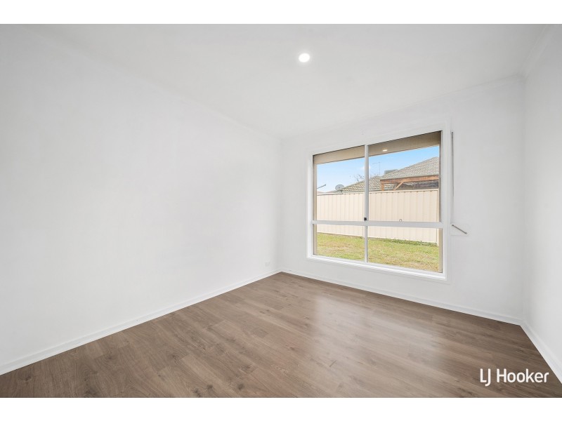 24 Britten-Jones Drive, Holt ACT 2615