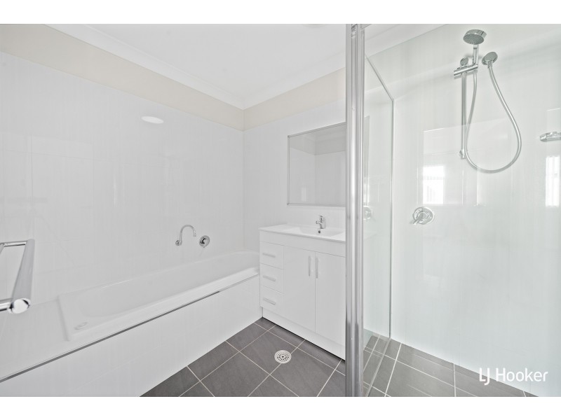 42 Nullarbor Avenue, Franklin ACT 2913