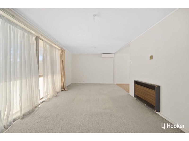 6 Lawrence Close, Macgregor ACT 2615