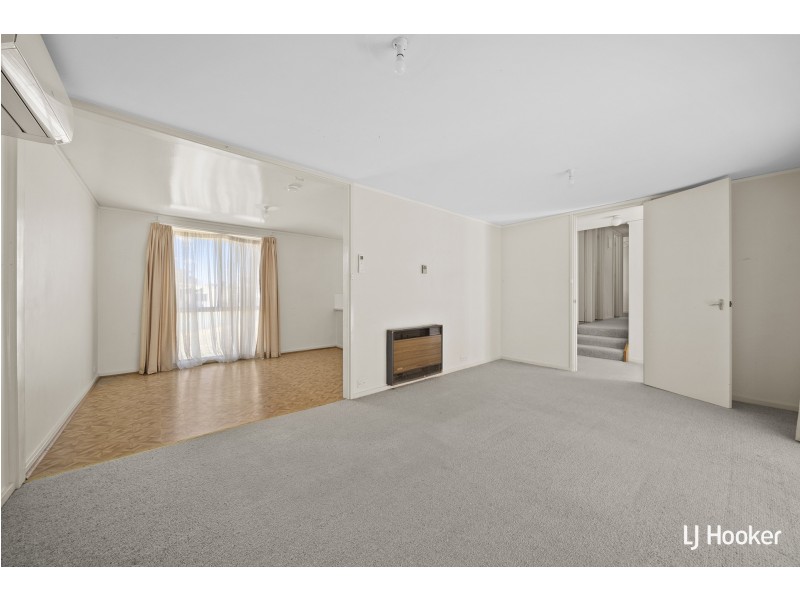 6 Lawrence Close, Macgregor ACT 2615