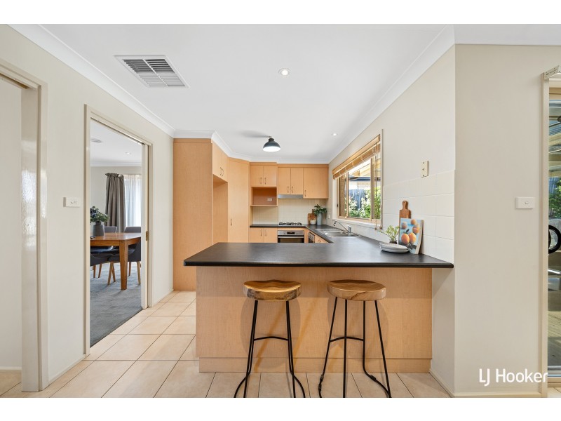 10 Courtneidge Street, Dunlop ACT 2615