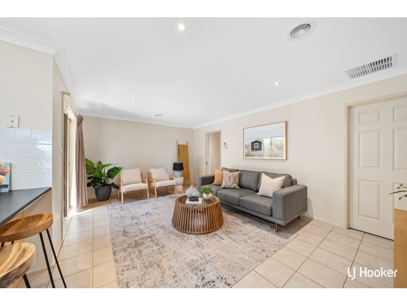 10 Courtneidge Street, Dunlop ACT 2615