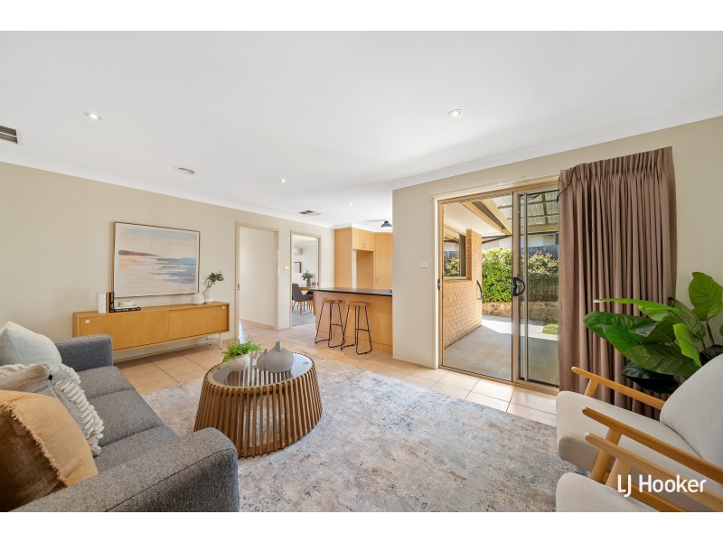 10 Courtneidge Street, Dunlop ACT 2615