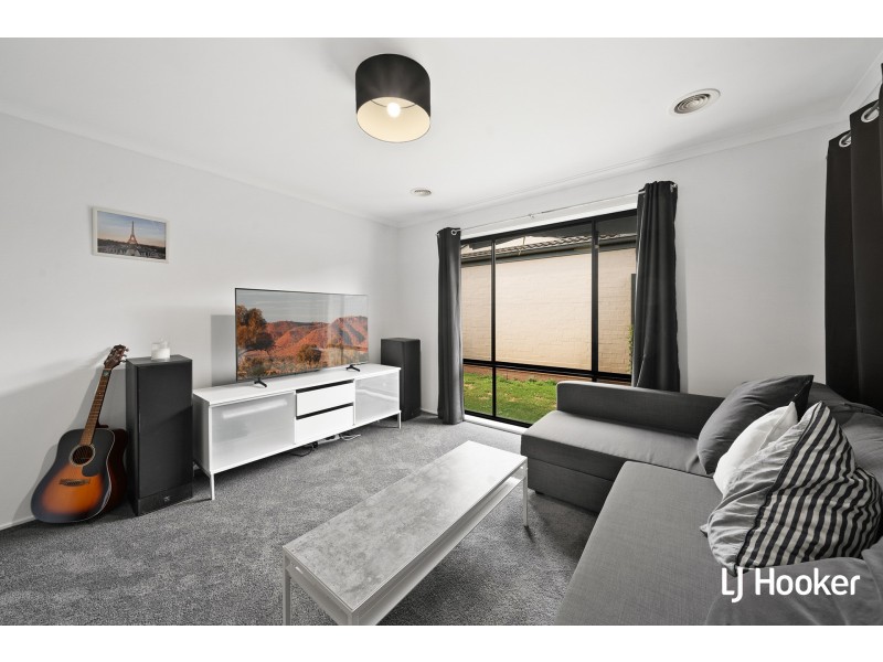 25 Fairlight Street, Dunlop ACT 2615