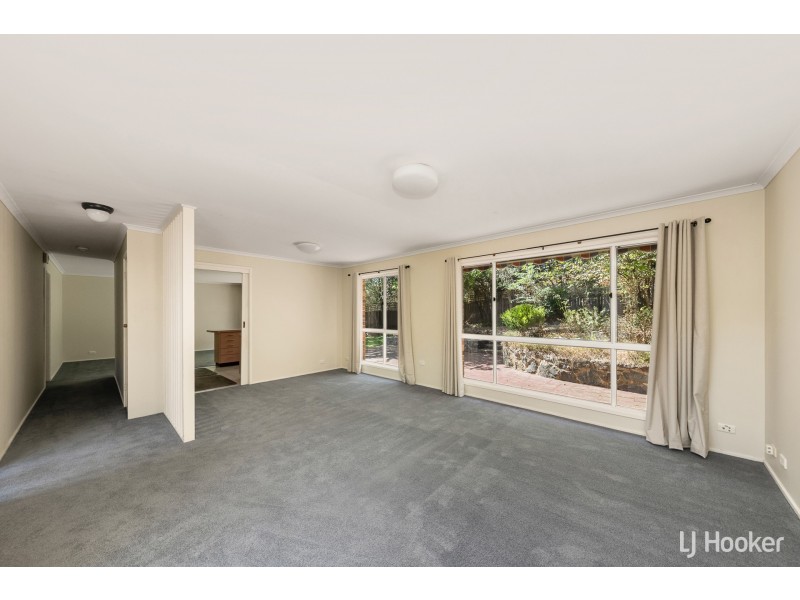 25 Ringrose Crescent, Isaacs ACT 2607