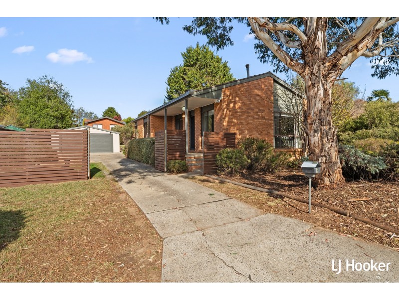 8 Summerville Crescent, Florey ACT 2615