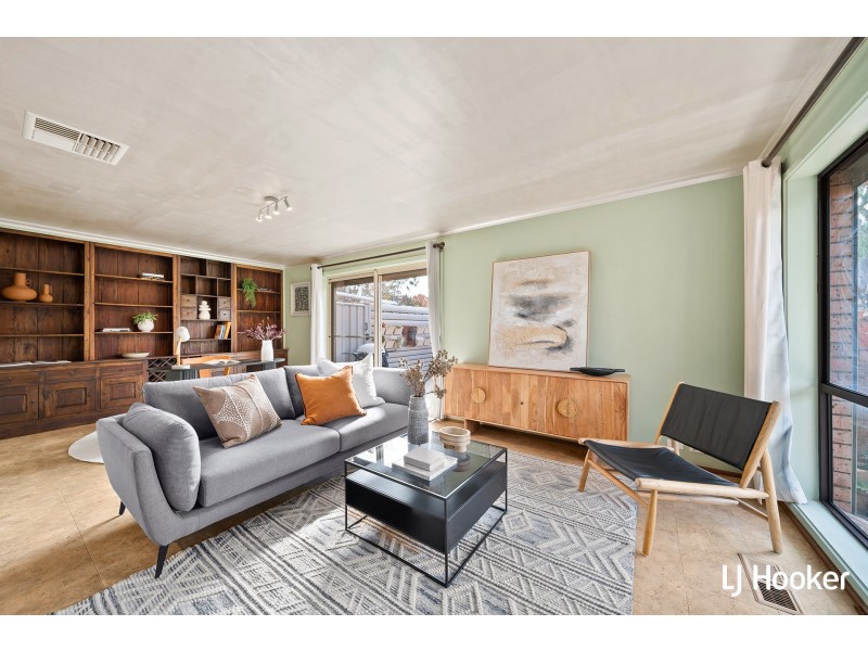 4 Summerville Crescent, Florey ACT 2615