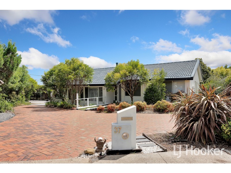37 Dalley Crescent, Latham ACT 2615