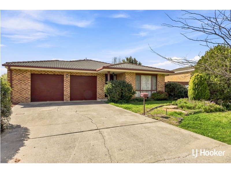 8 Quinlivan Crescent, Dunlop ACT 2615