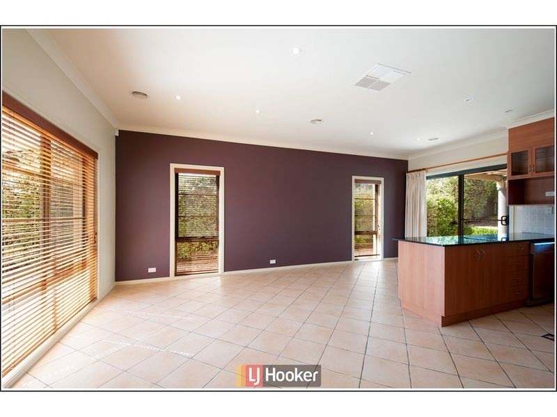 2/200 Baldwin Drive, Giralang ACT 2617