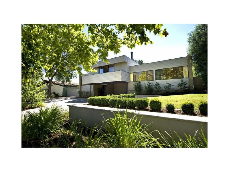 32 Osburn Drive, Macgregor ACT 2615