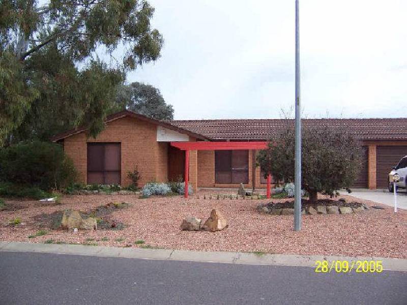 13 Twelvetrees Crescent, Florey ACT 2615