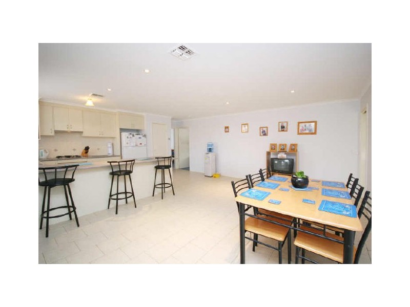 8 Lovely Close, Dunlop ACT 2615