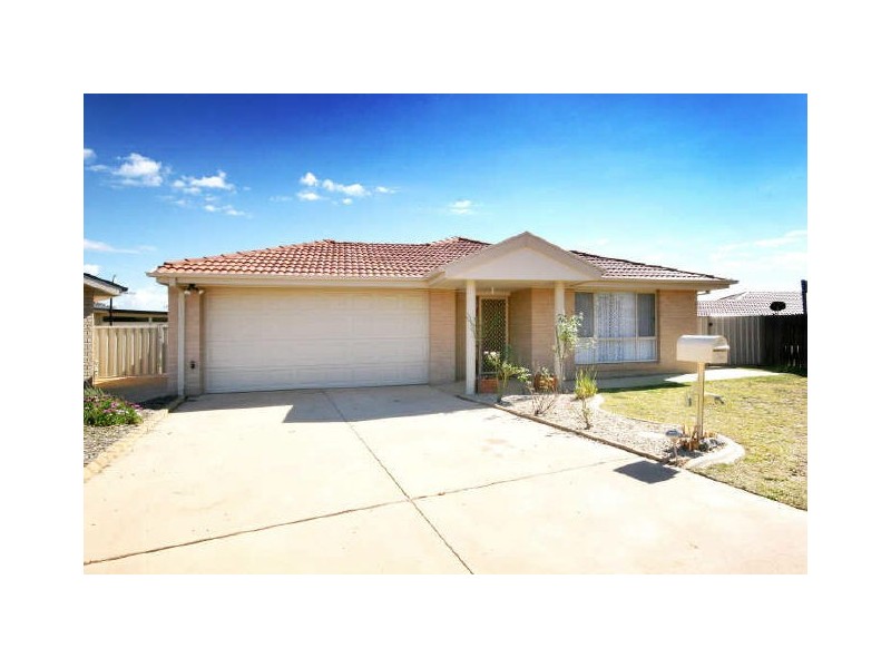 8 Lovely Close, Dunlop ACT 2615