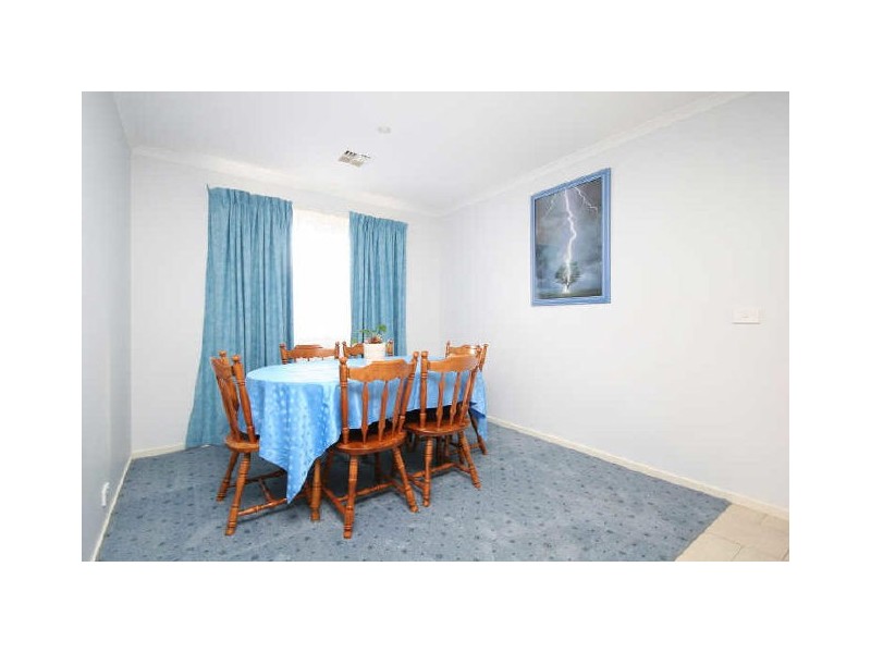8 Lovely Close, Dunlop ACT 2615