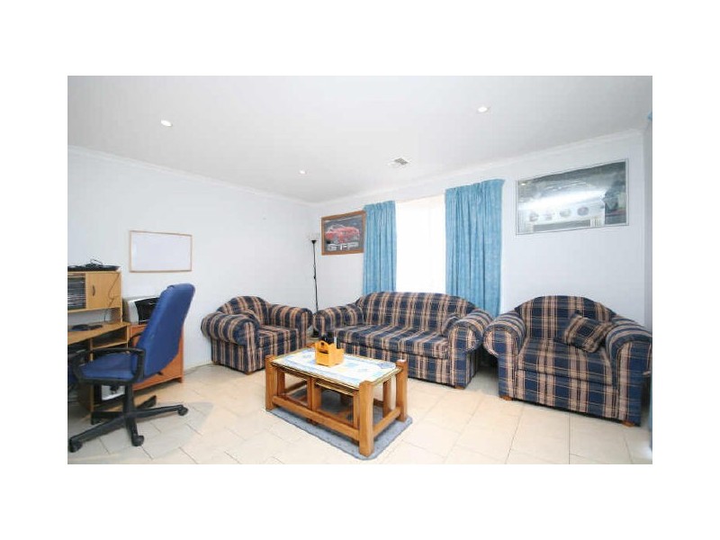 8 Lovely Close, Dunlop ACT 2615