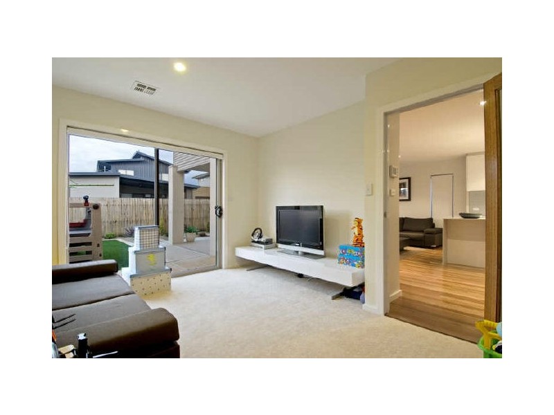 15 Santospirito Street, Forde ACT 2914