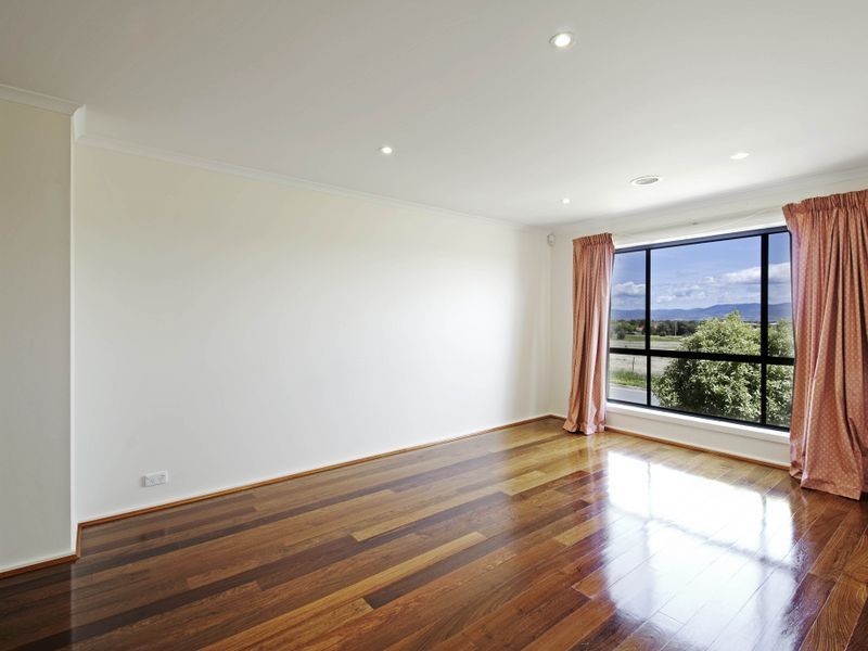 12 Courtneidge Street, Dunlop ACT 2615