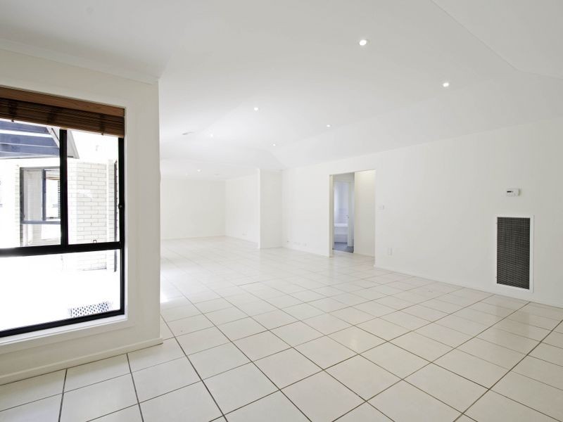 12 Courtneidge Street, Dunlop ACT 2615
