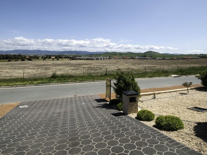 12 Courtneidge Street, Dunlop ACT 2615